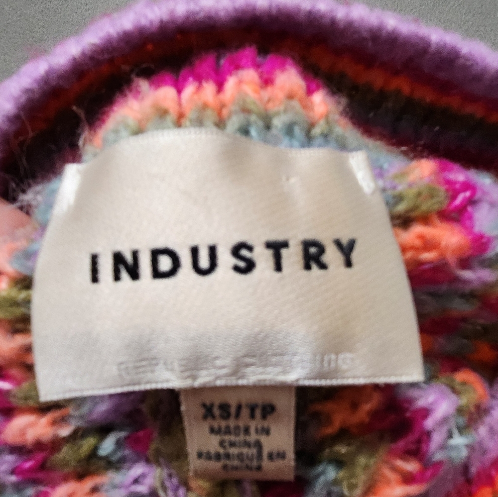 Soft and cozy colourful oversized cropped V-neck cardigan - Picture 12 of 13